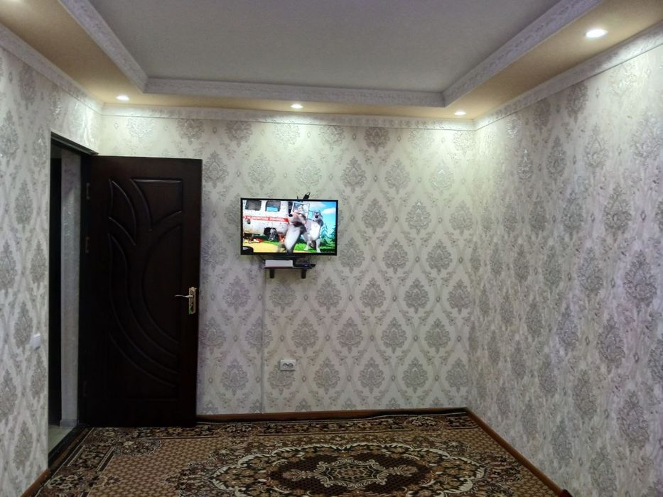 Yangiyoʻlda 3 xonali kvartira sotiladi.