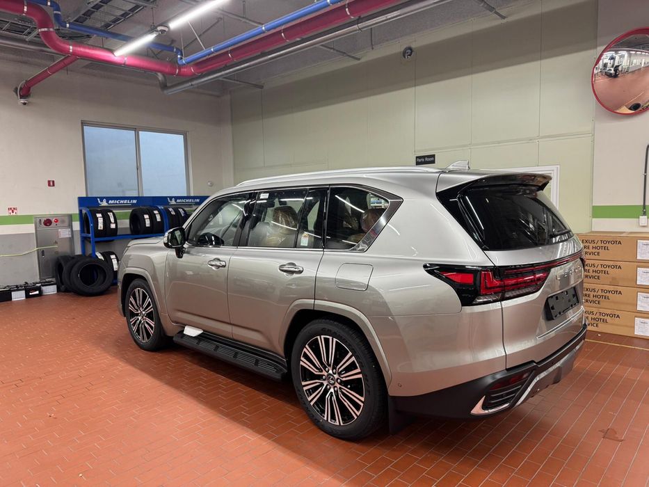 Новый Lexus LX700h Luxury 7 Seat 2026 год