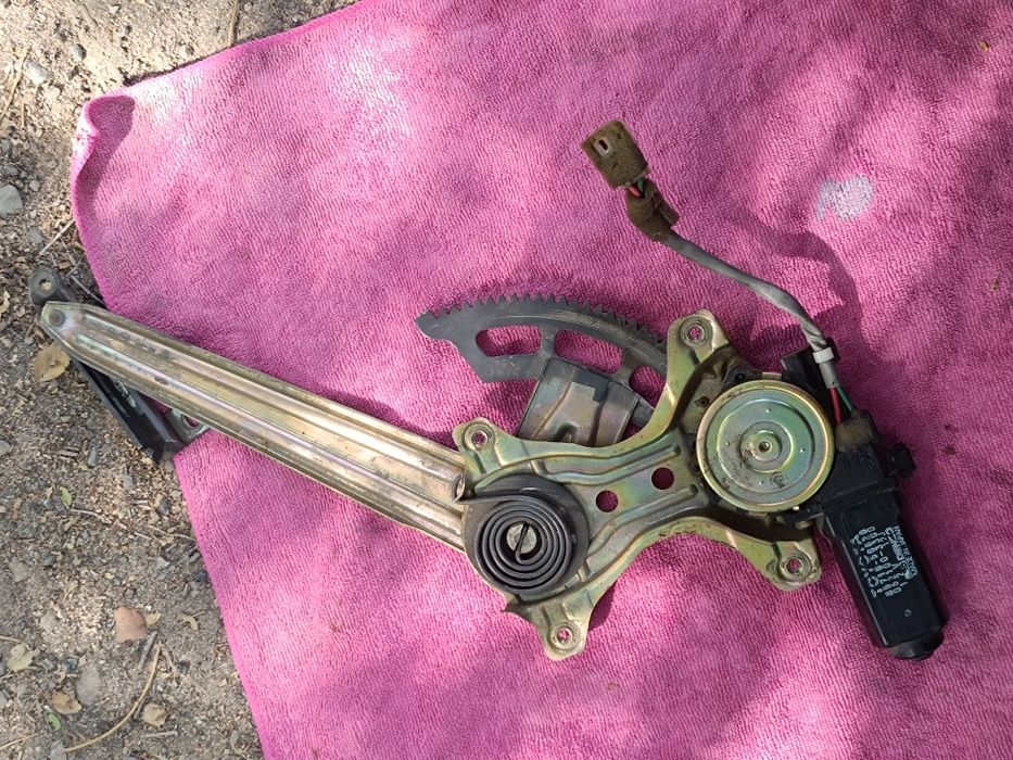 Стеклоподьемник Lexus LS 400