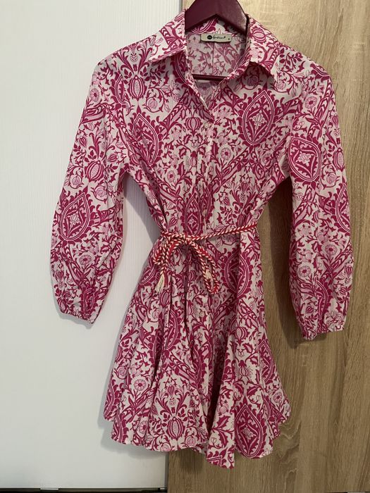 Продавам рокли размер С-М