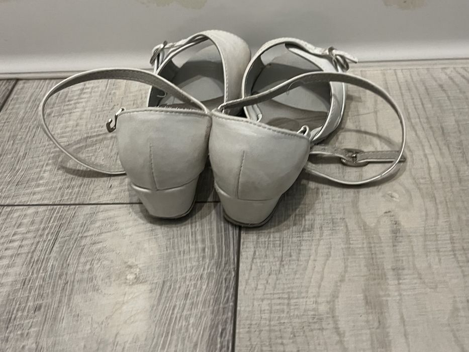 Продаю бальные туфли кожаные