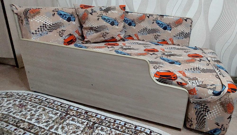 Продам детский диванчик