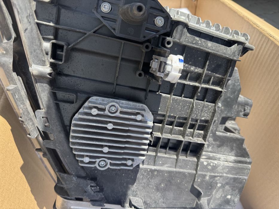 Оригинални оборудване фарове ляв и десен фар за BMW G30