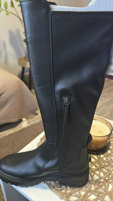 Нови, черни ботуши на ZARA, 38 номер