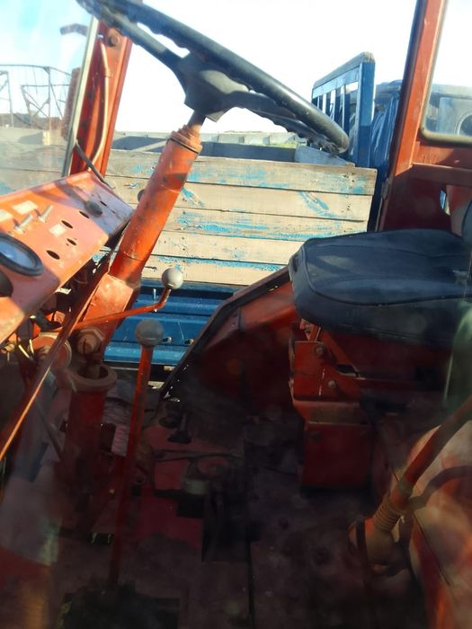 Продам трактор Т16