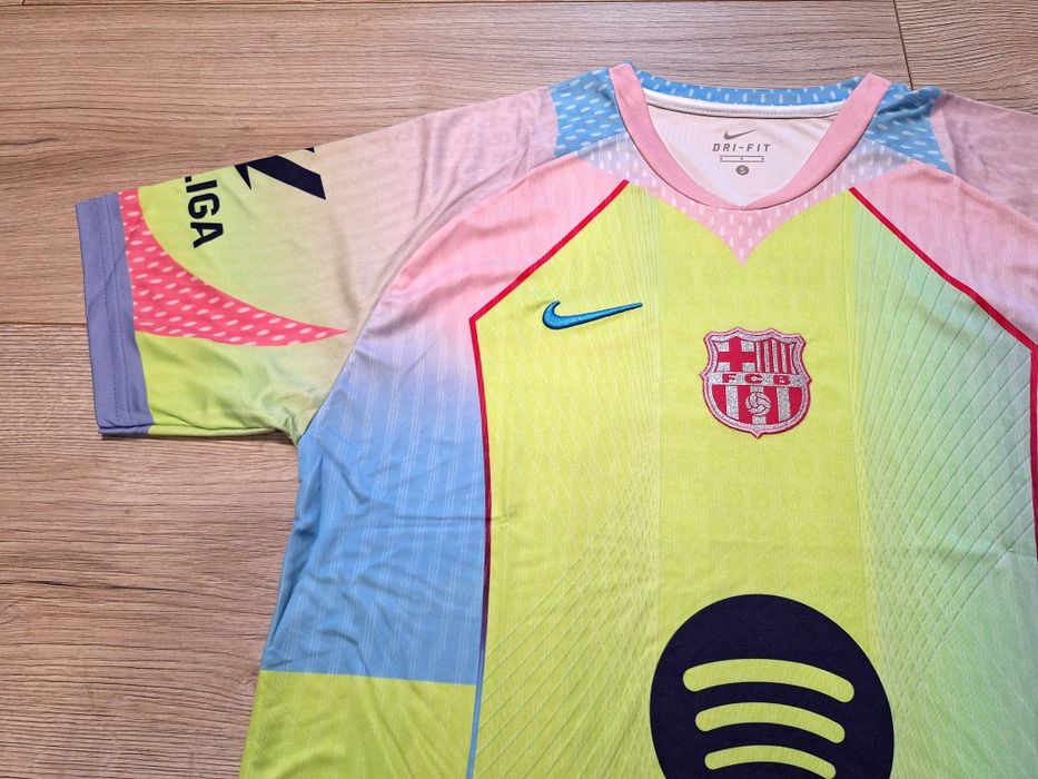 Футболна фланелка на Барселона #Ламин Ямал #10#специално издание!