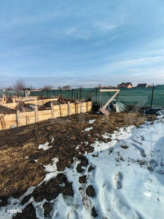 Vanzare teren intravilan cu proiect de casa aprobat