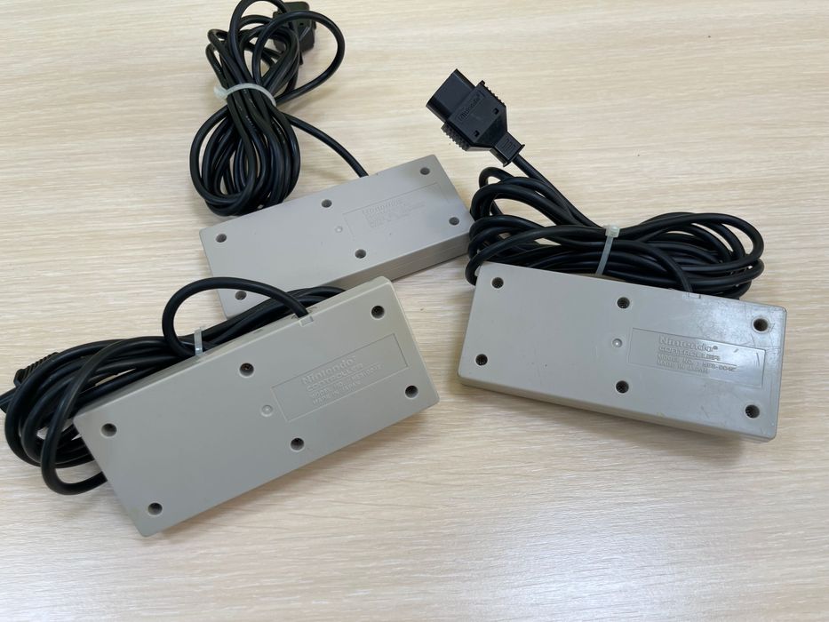 Оригинални контролери за Nintendo NES