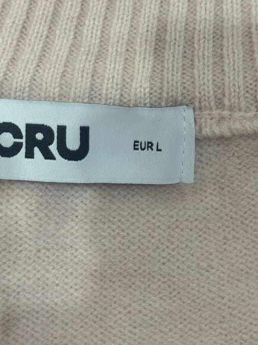 теплый розовый свитер