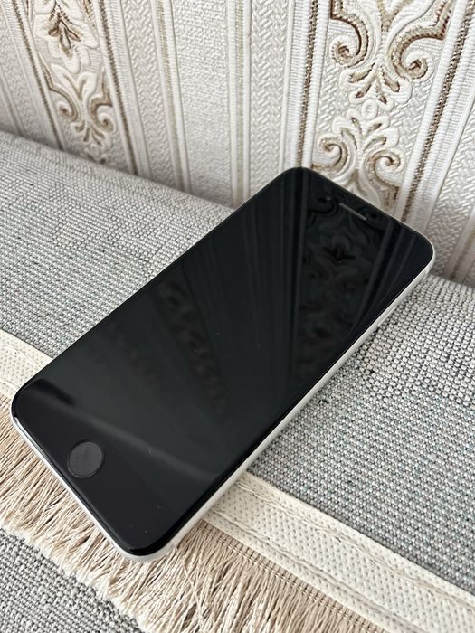 Продается Iphone Se 2020