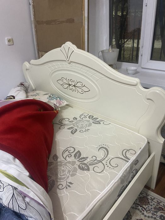 Спальный кровать