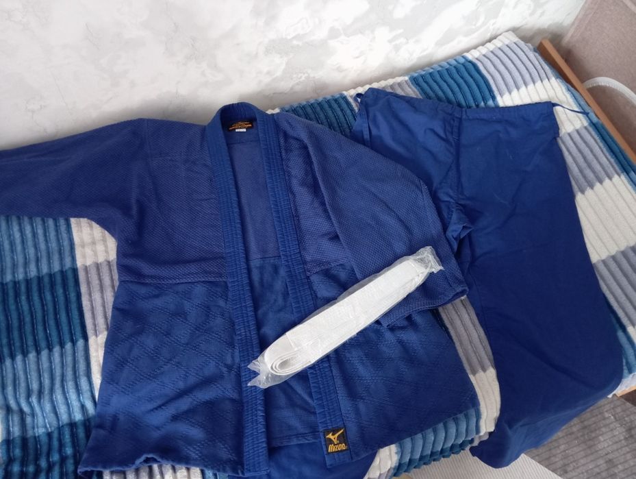 Продам кимоно mizuno