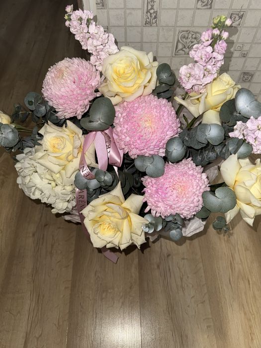 Цветы на корзине