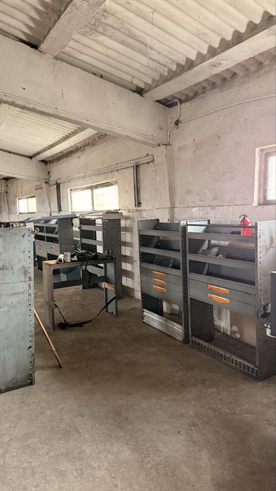 Rafturi metalice pentru Duba- Service Mobil