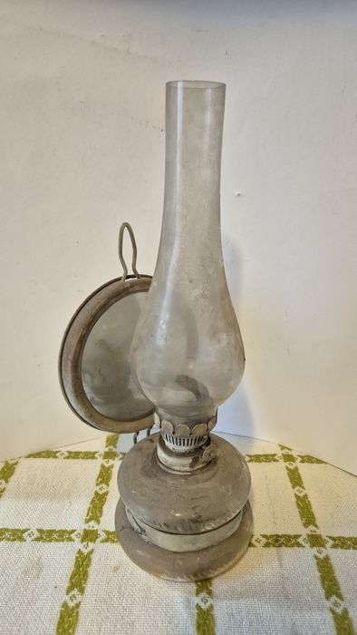 Lampa veche perioada comunista românească