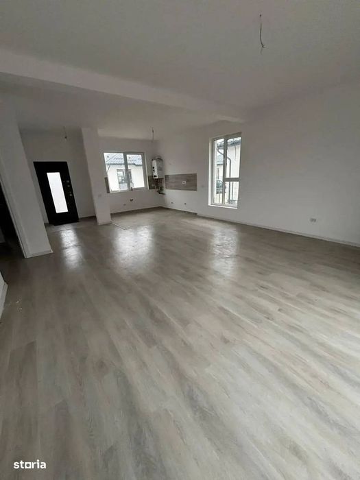 Casa De Vanzare 4 Camere | Finalizata | Curte Parcarea | Bariera