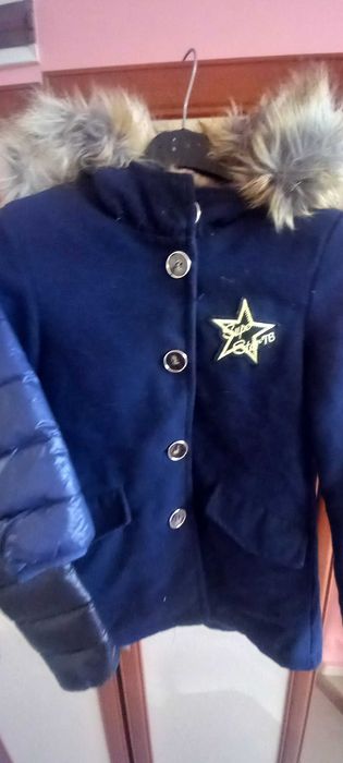 Продават се нови детски якета