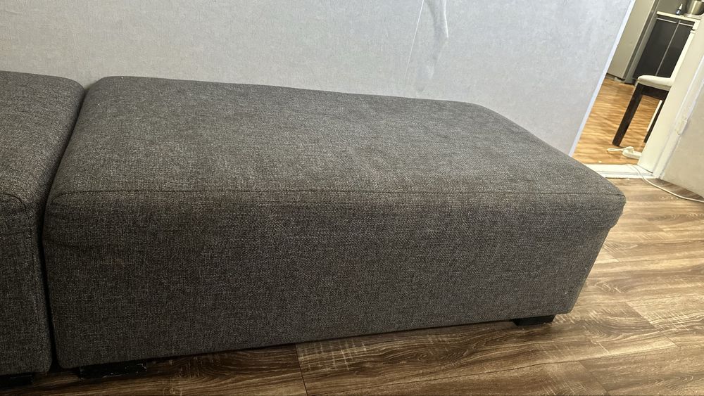 Продаются пуфики – 2 штуки (одинаковые)