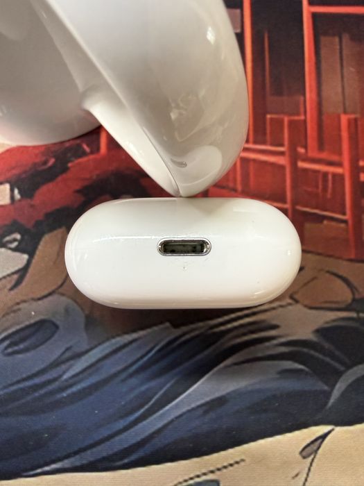 Продам кейс airpods 2 без наушников