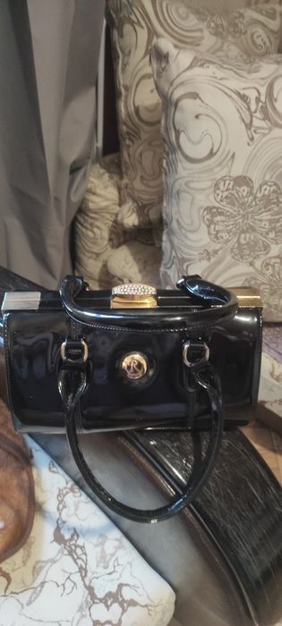 Продам женскую сумочку