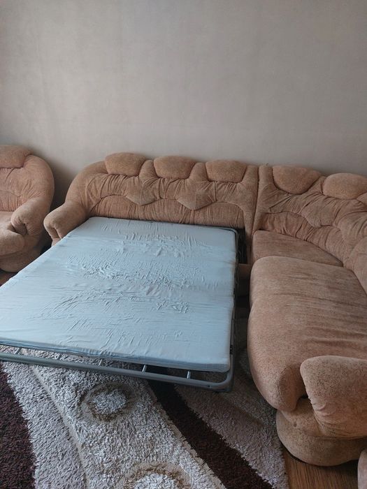Продам диван для гостиной.