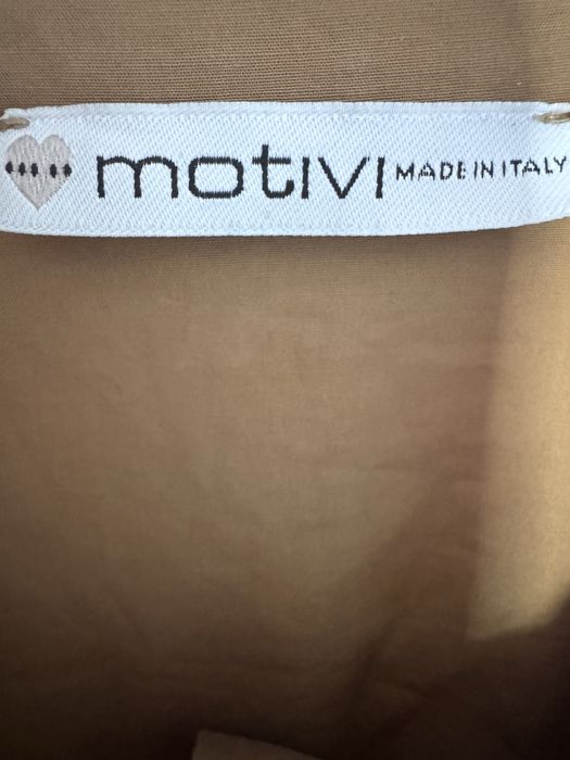 Motivi, Къса рокля с бухнал ръкав