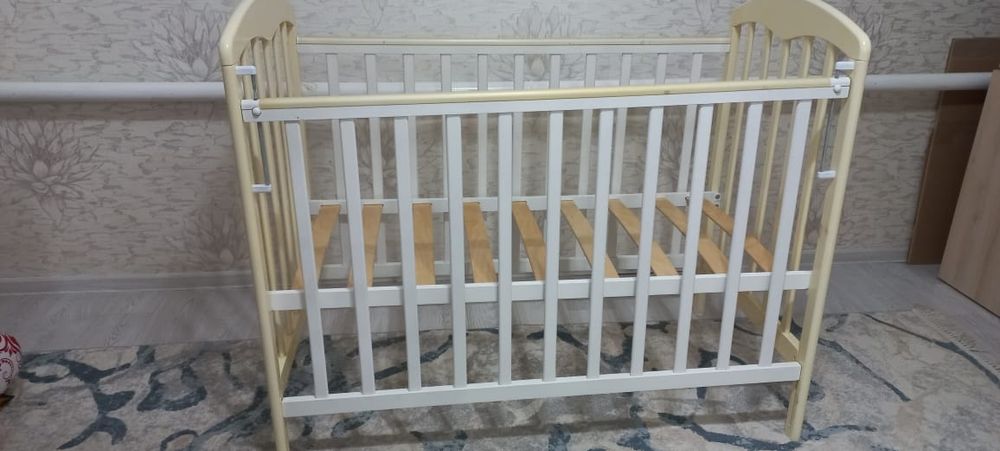 Коляска,кровать идеальеном состоянии