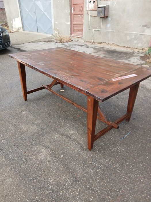 Vând masa veche din lemn masiv