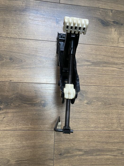 Домкрат БМВ, подходит для многих авто