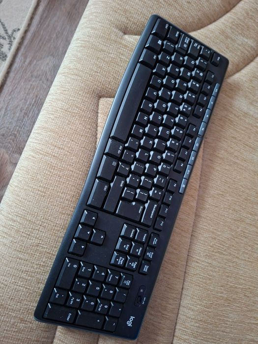 Logitech Unifying USB + Подарък Клавиатура и мишка на Logi