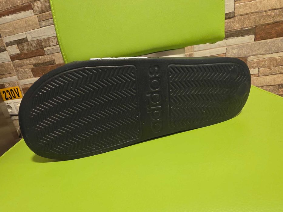 Slapi adidas barbati noi Elvetia