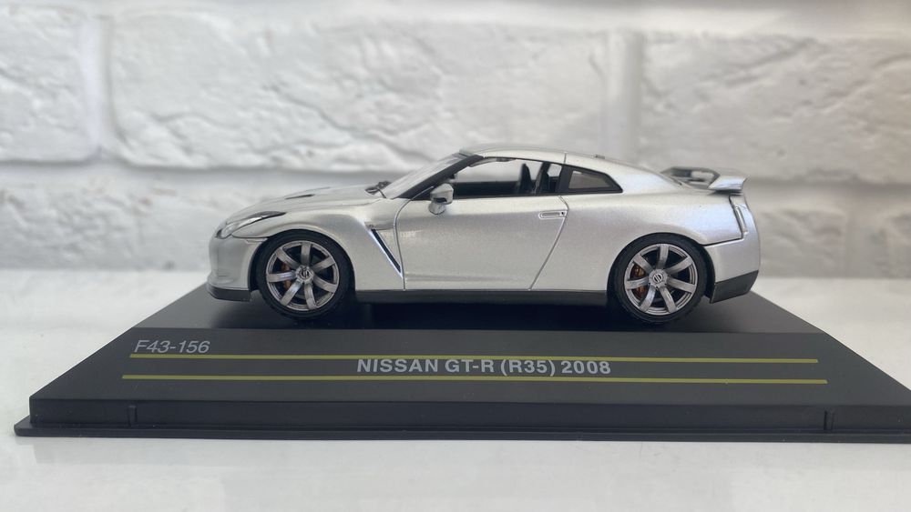 Масштабная модель 1/43 Nissan