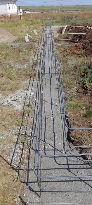 Продам землю с фундаментом.