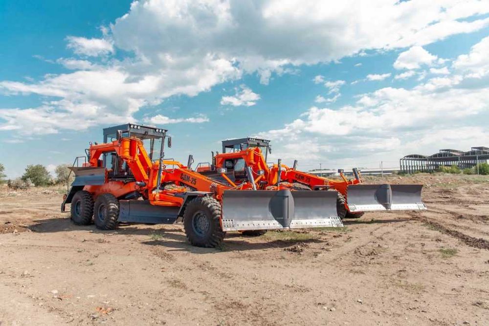 Автогрейдер СДМ-25 для строительства и содержания дорог