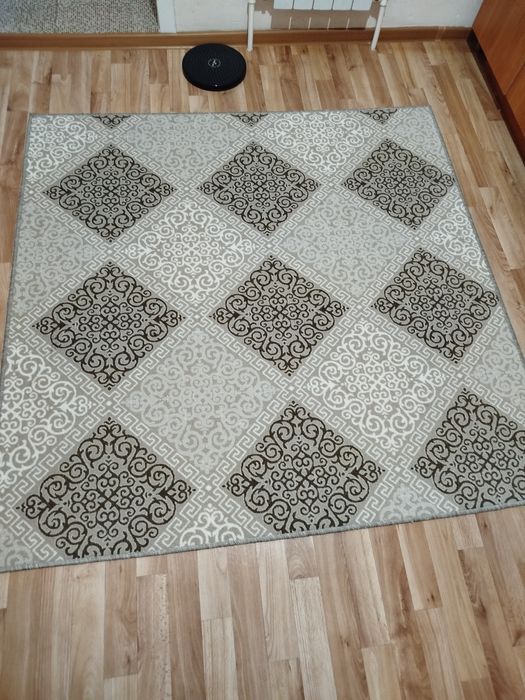 Палас в хорошем состоянии