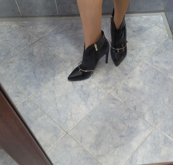 Лачени боти на тънък ток