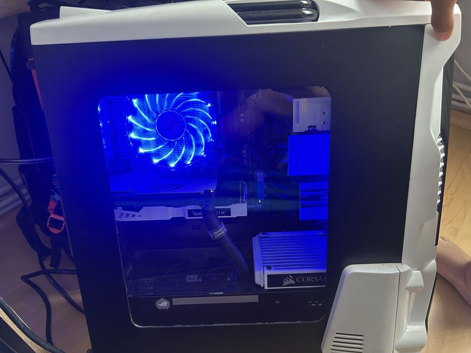 Vand pc in stare buna