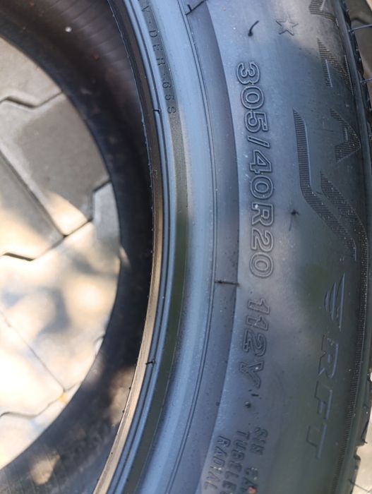 Anvelope de vara 305 40 20  Bridgestone Runflat*BMW dot 5220