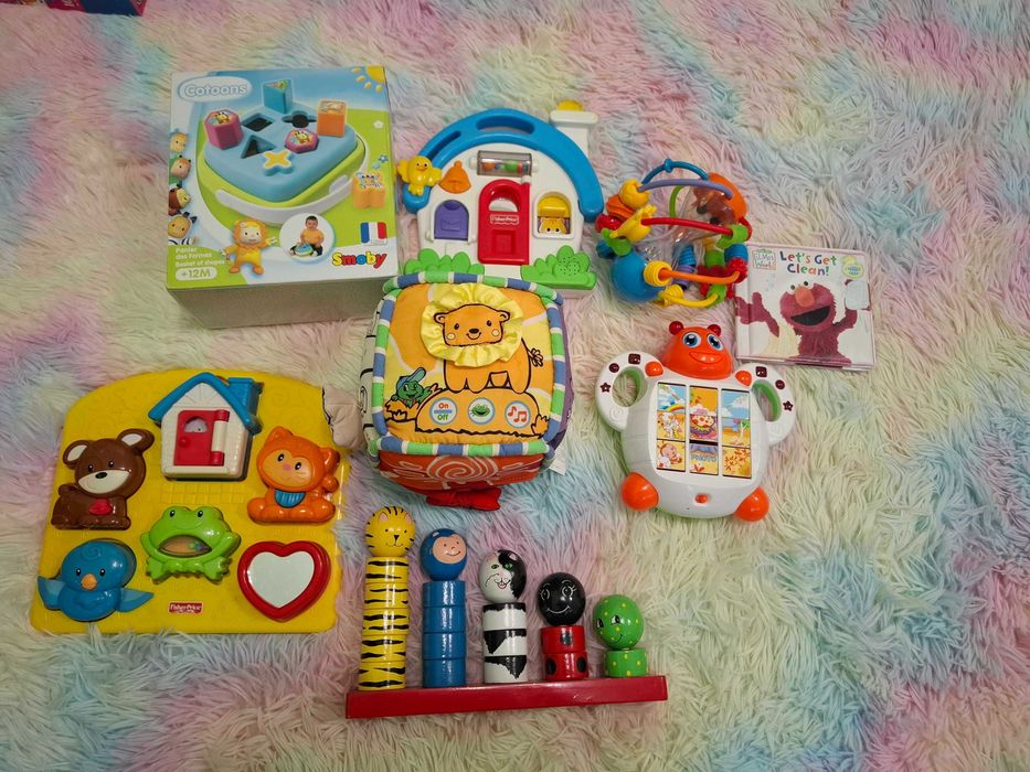 Бебешки играчки и етажерка/органайзер за играчки