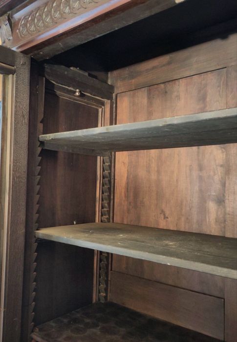 Антикварный буфет