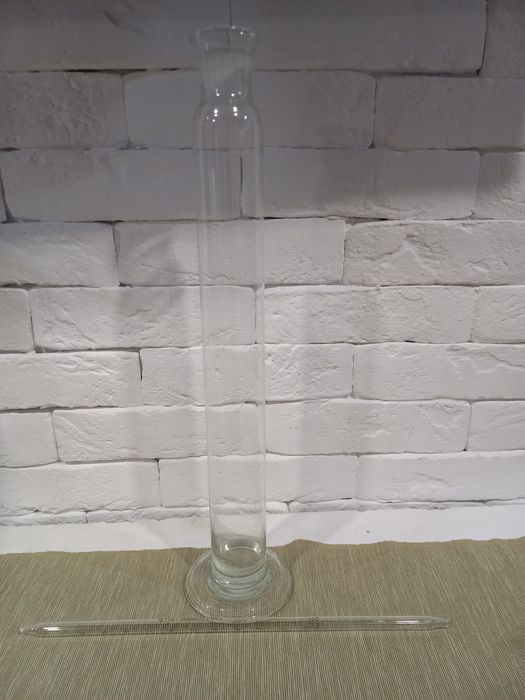 Колбы ,мерные стаканы