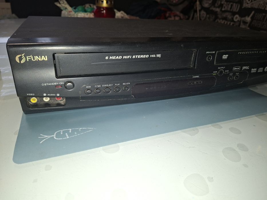 Combo VHS/DVD Funai, 6 capete, Hi-Fi Stereo, de colecție