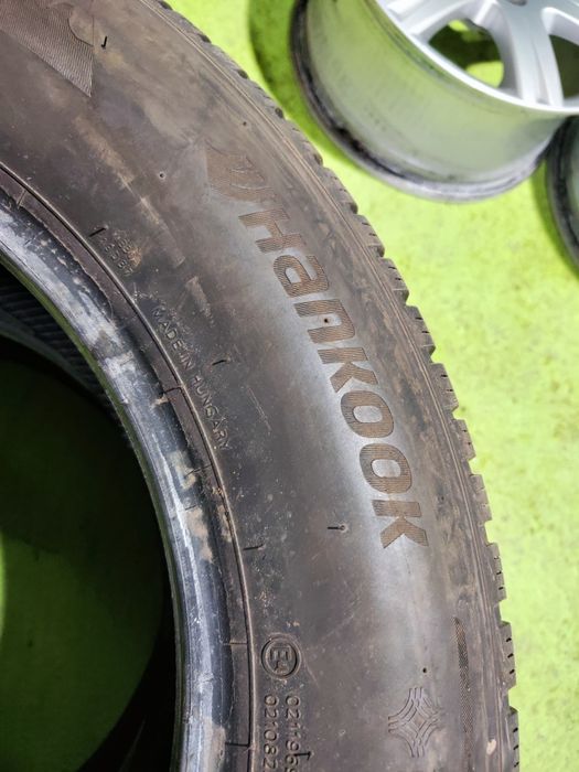 2 бр зимни 225/65/17 Hankook