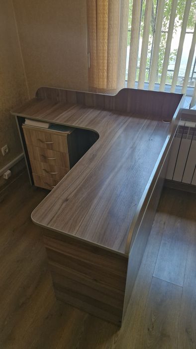 Стол и тумба офисные/письменные