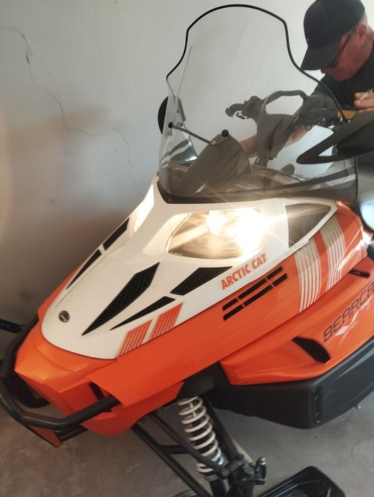 Продам снегоход Arctic cat Z1