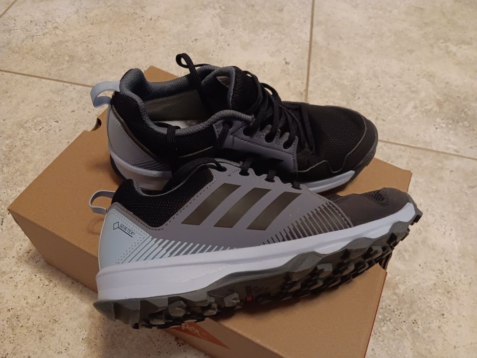 Adidași  gore  tex