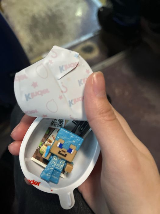 kinder joу Minecraft