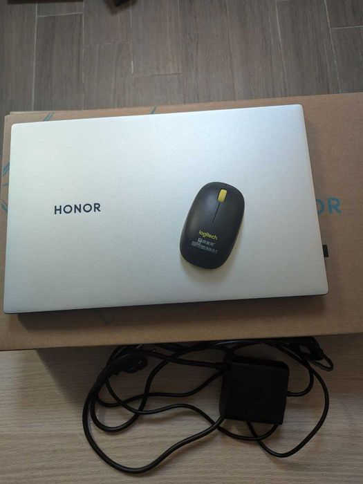 Лаптоп Honor Magicbook 15 - Ryzen 5 4500U, 8GB RAM, 256GB SSD