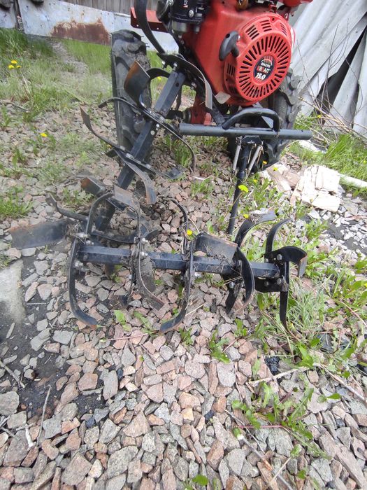 Продам мощный культиватор (мотоблок)