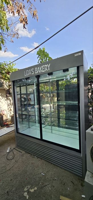 Витриный  холодильник на заказ